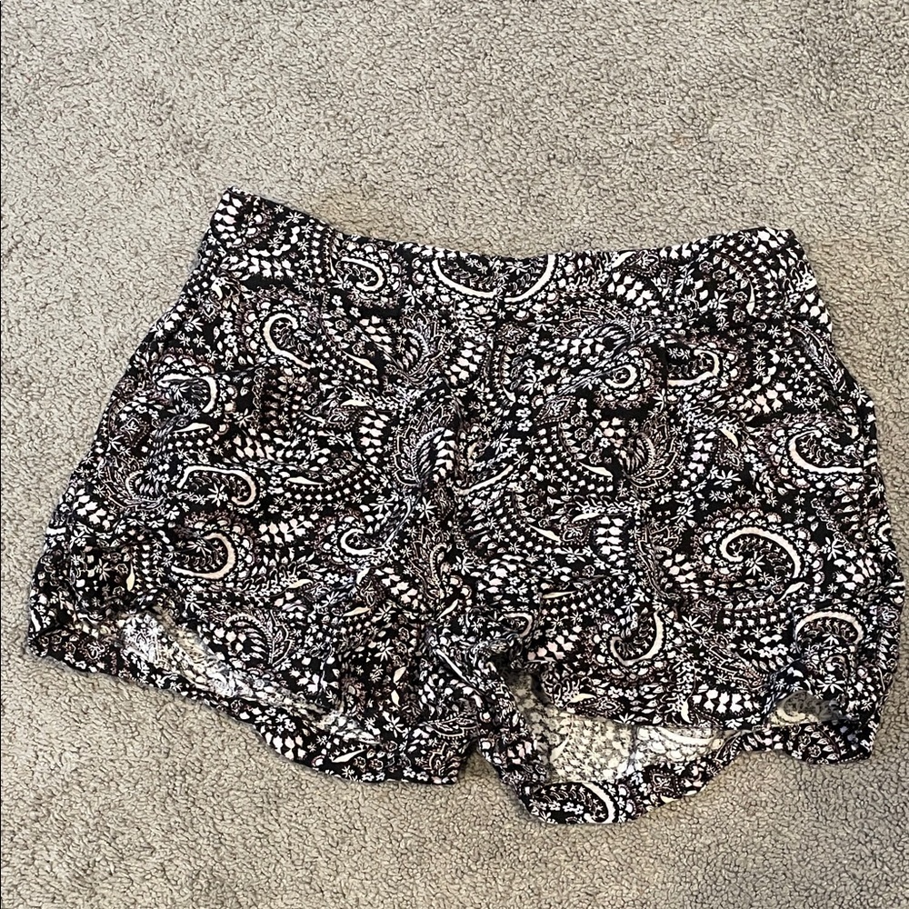 LOFT Black and White Paisley Linen Shorts Medium